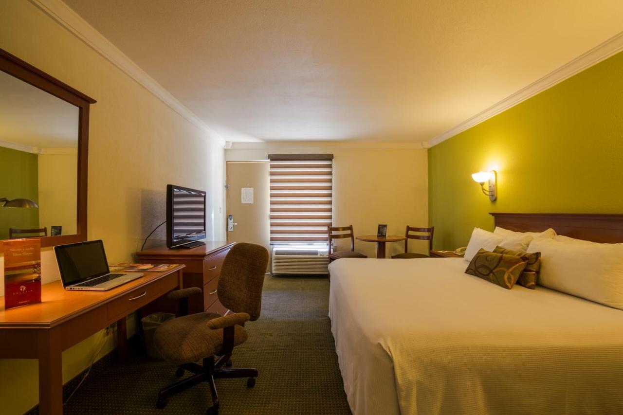 Hotel Calafia Mexicali Bagian luar foto